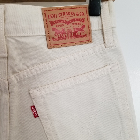 NWOT! Levi's Denim Shorts - Picture 5 of 5